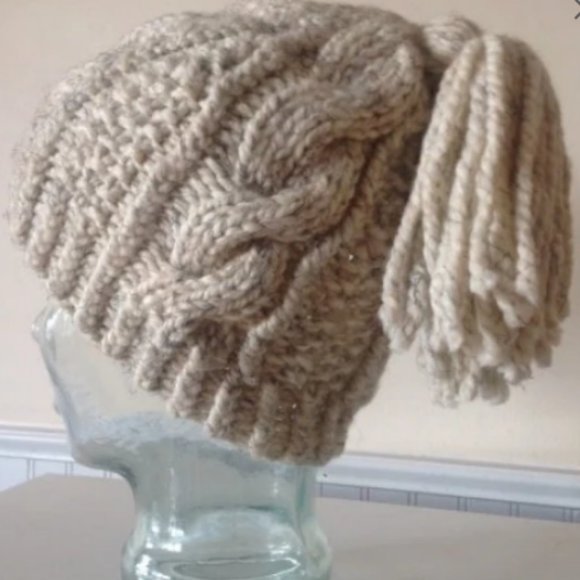 Chunky Knit, Beige Cable Twist, Tasseled Hat main image 7